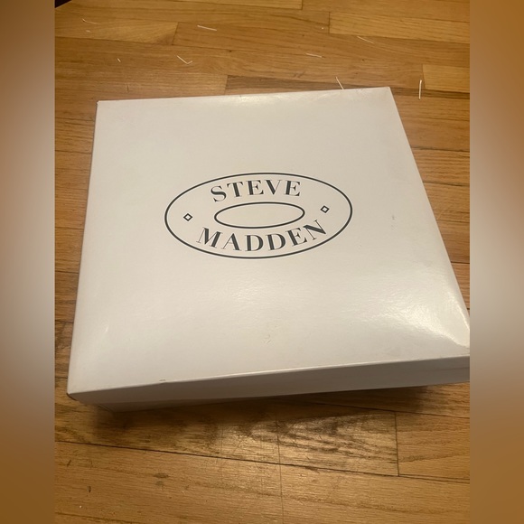 Red Steve Madden Heels Suede - Picture 2 of 10